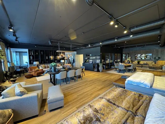 Warehouse, offices and showroom by Route 4