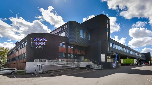 Large warehouse with ground-level door – Per Krohgs vei 4 · Karihaugen