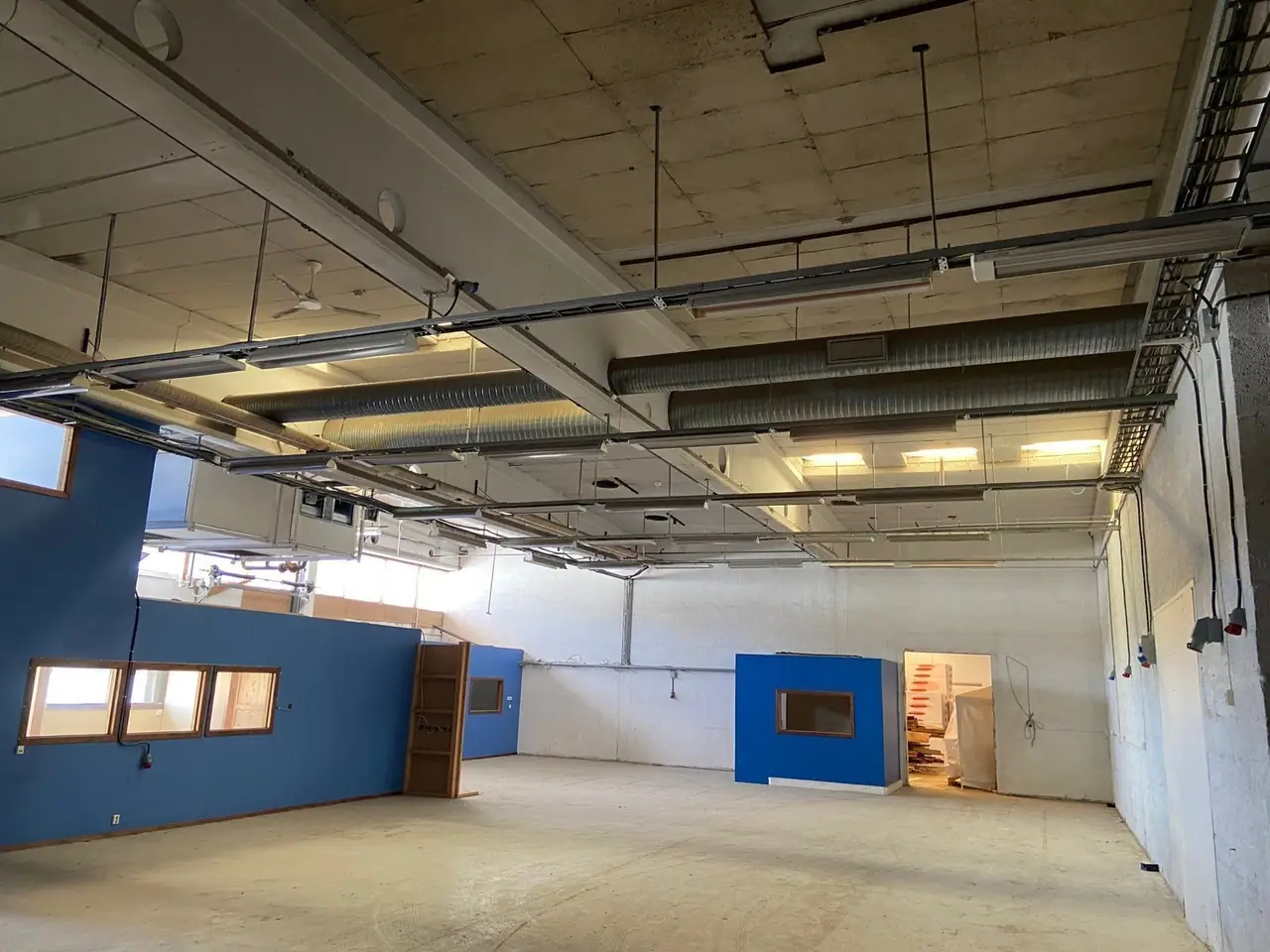 Warehousing from 270 to 5,200 sq m at Gran Business Park