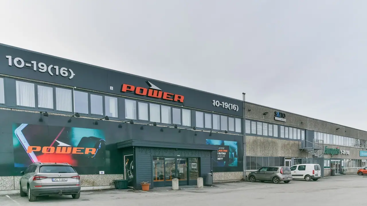 735 kvm handel ved Eidsvoll Verk stasjon